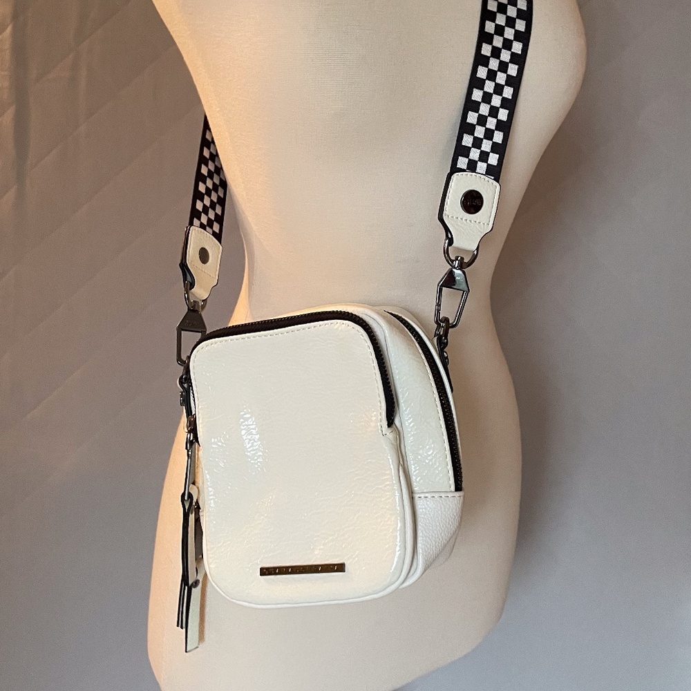 Quay Australia Crossbody Camera Bag - White - Black and White Checkered Strap - Picture 4 of 16